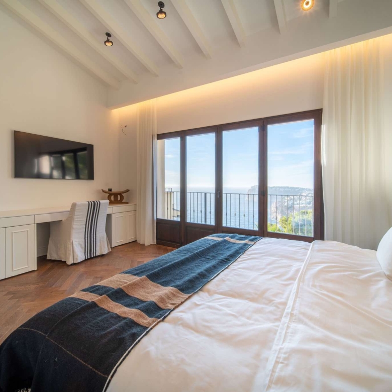 Master bedroom with panoramic sea views and luxury finishes at frontline villa, Cala Llamp, Puerto Andratx, Mallorca