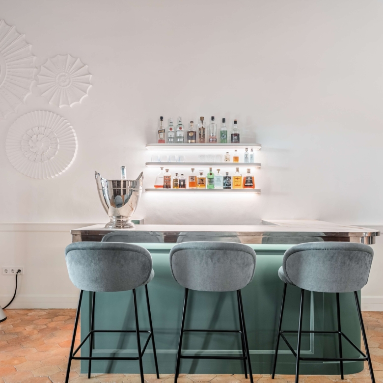 Expansive living bar in Palma, Mallorca