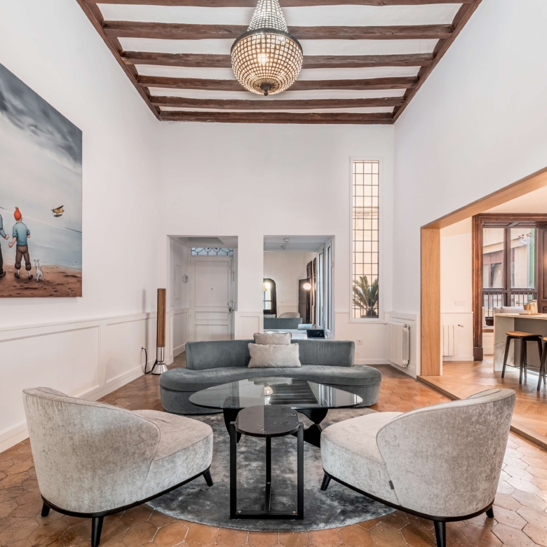 Fully equipped kitchen with breakfast nook and bar in Mallorca historic duplex